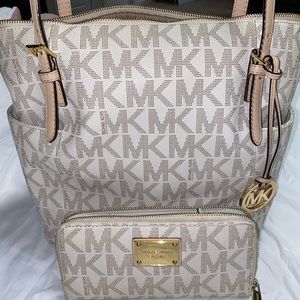 White Michael Kors Bag